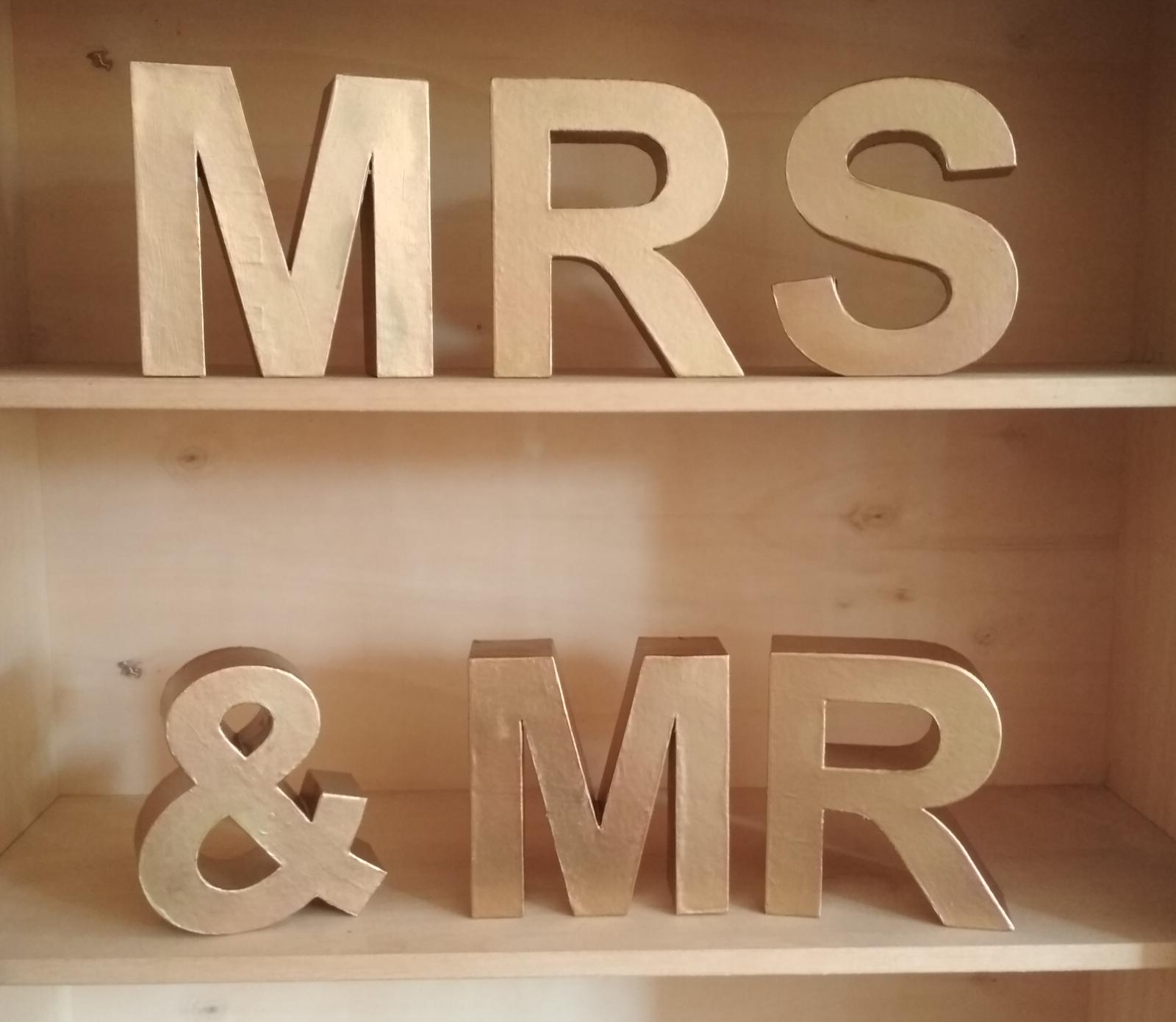 Mrs und Mr Buchstaben 