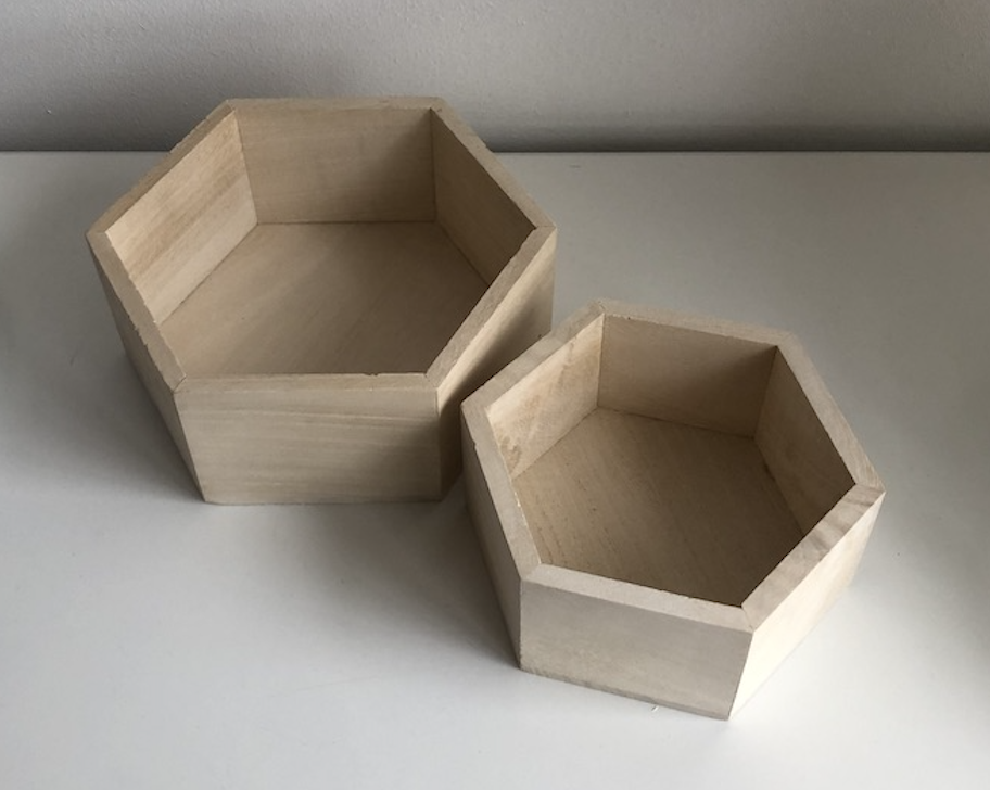 Deko  Holz Tabletts in Hexagon Form, 18 cm 