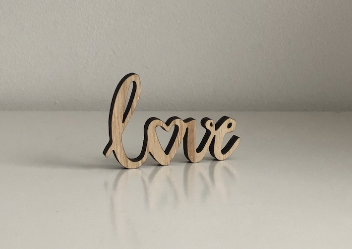 Schriftzug Love Holz braun mini